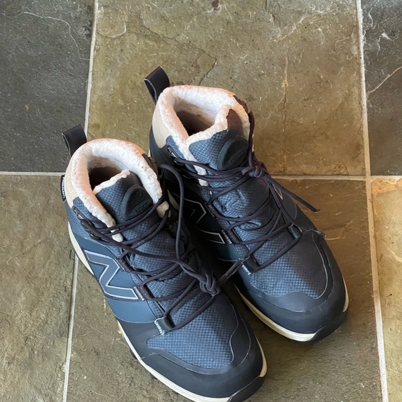 NEW BALANCE WINTER HIKING BOOT IN NAVY - Picture 3 of 16
